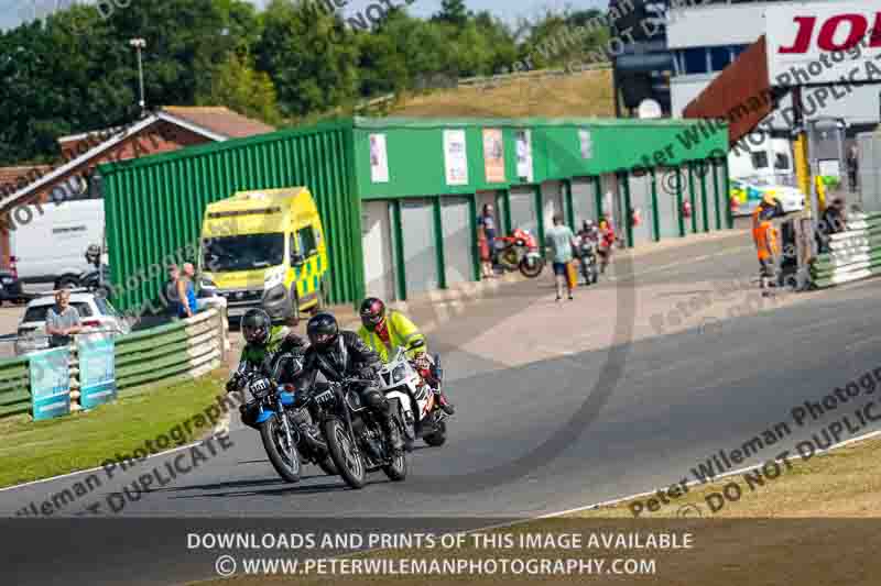 Vintage motorcycle club;eventdigitalimages;mallory park;mallory park trackday photographs;no limits trackdays;peter wileman photography;trackday digital images;trackday photos;vmcc festival 1000 bikes photographs